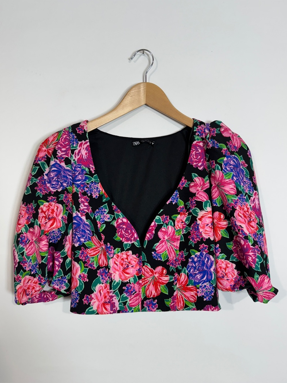 WSH67 {Zara} Black Pink Floral Puff Short Sleeve Deep V-Neck Crop Top Blouse